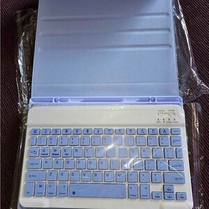 Tablet case with keyboard and pen holder